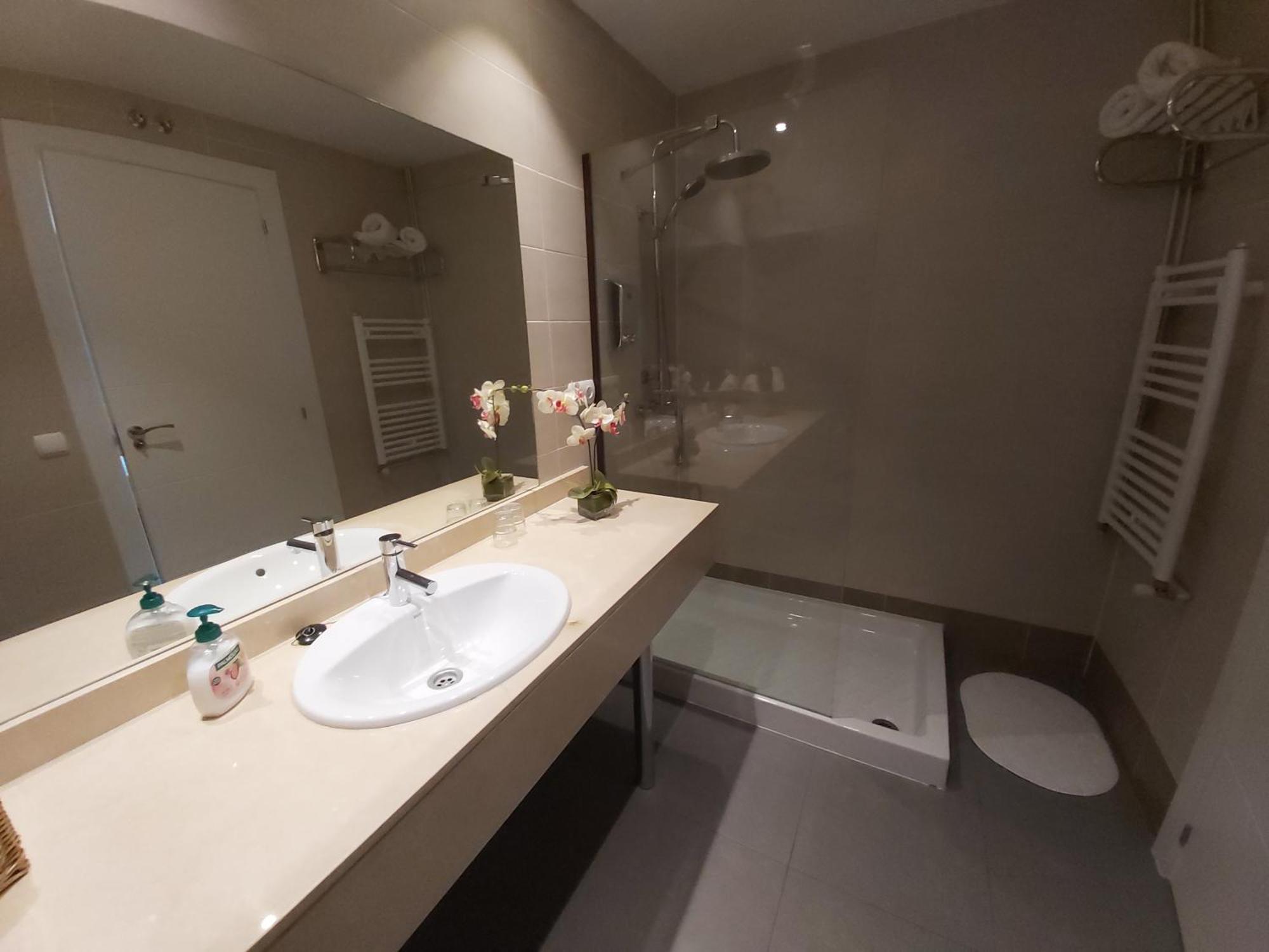Apartamentos Santa Juliana Madrid Habitación foto